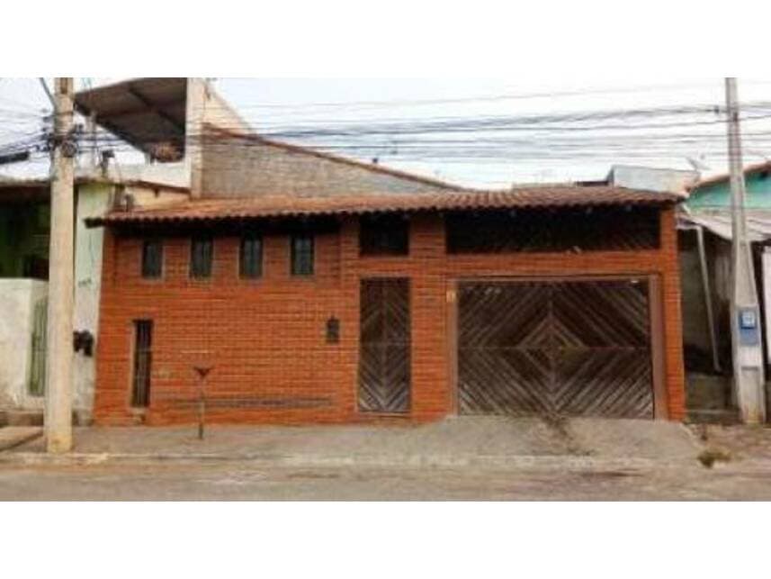 Casa em leilão em Suzano - SP — Casa à venda em leilão
