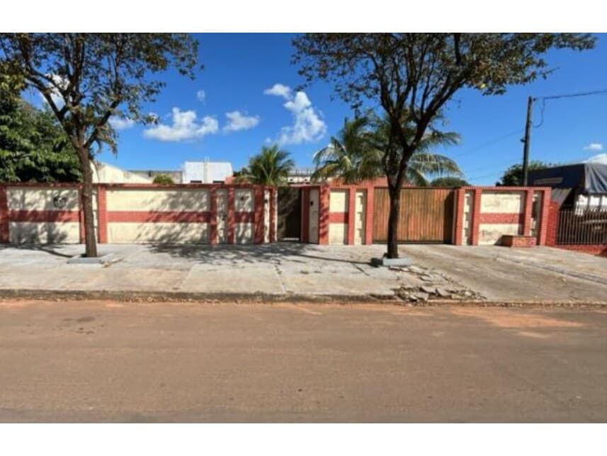 Casa em leilão em Sapezal - MT — Casa à venda em leilão