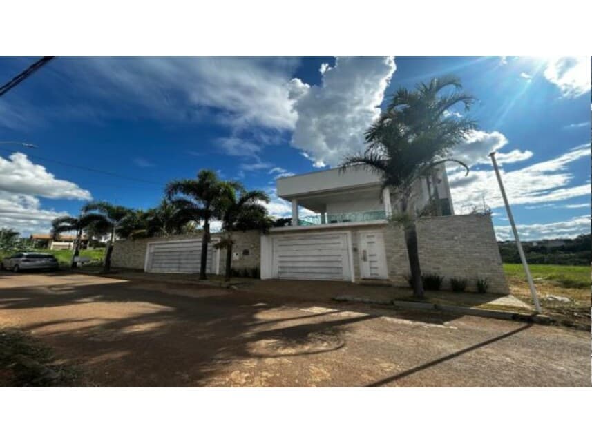 Casa em leilão em Trindade - GO — Casa à venda em leilão