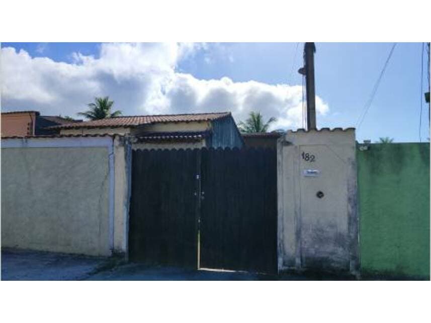 Casa em leilão em Magé - RJ — Casa à venda em leilão