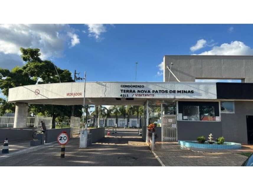 Casa em leilão em Patos De Minas - MG — Casa à venda em leilão