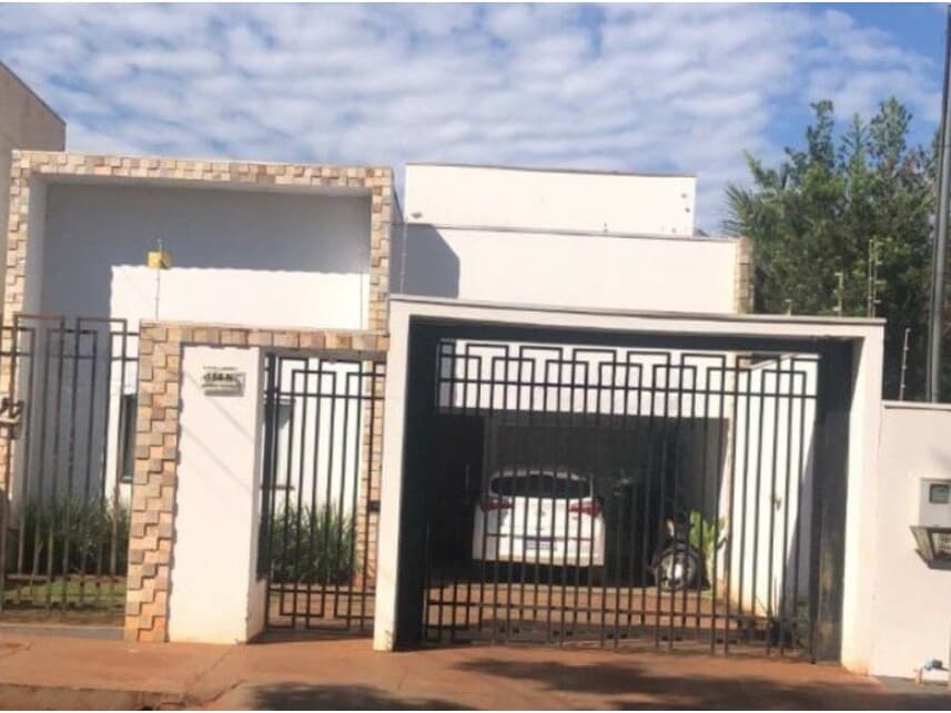 Casa em leilão em Tangará Da Serra - MT — Casa à venda em leilão