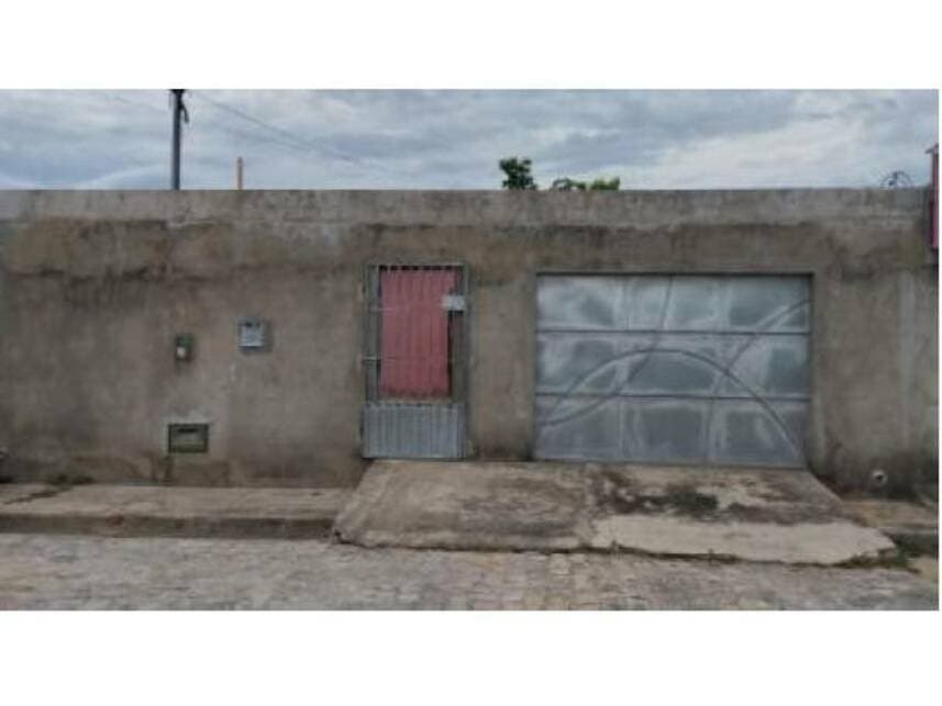 Casa em leilão em Floriano - PI — Casa à venda em leilão