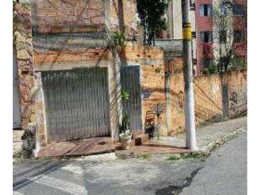 Casa em leilão em Santa Luzia - MG — Casa à venda em leilão