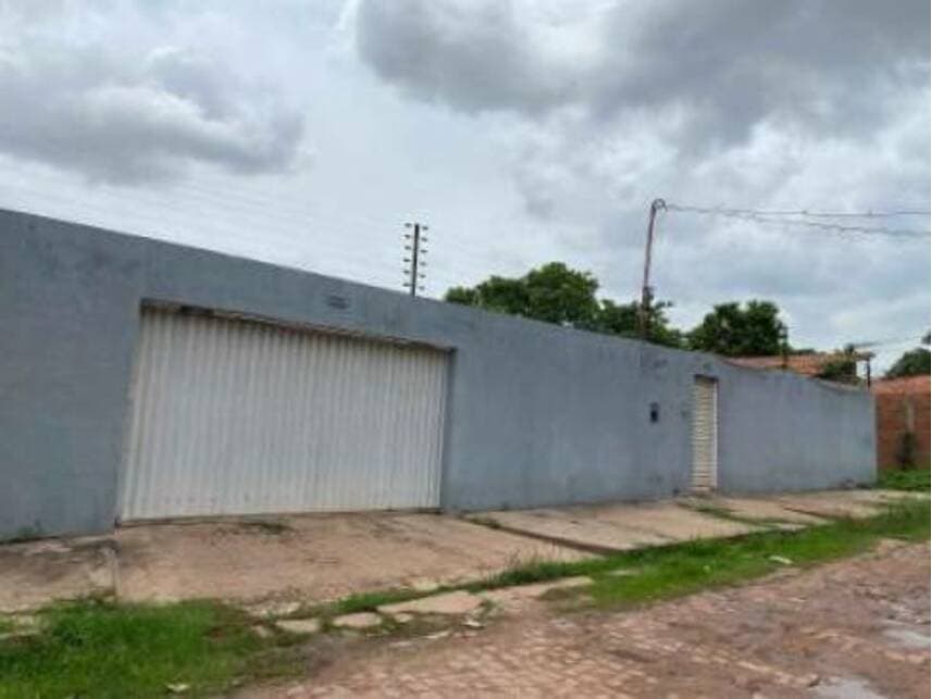 Casa em leilão em Timon - MA — Casa à venda em leilão