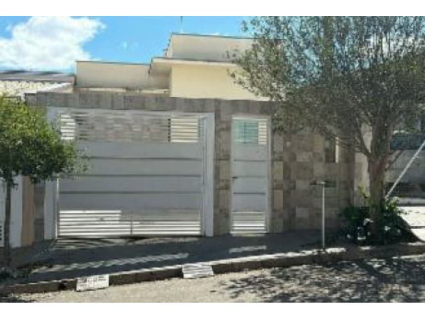 Casa em leilão em Boituva - SP — Casa à venda em leilão