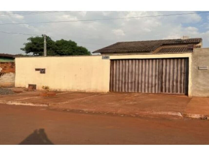 Casa em leilão em Palmeiras De Goiás - GO — Casa à venda em leilão