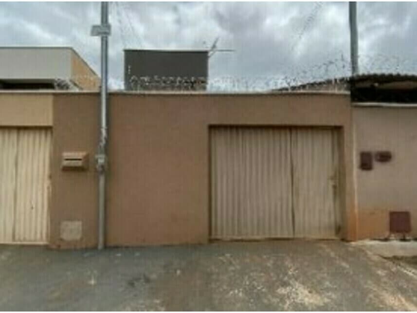 Casa em leilão em Trindade - GO — Casa à venda em leilão
