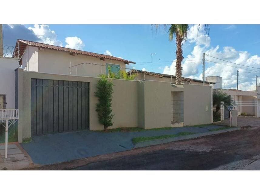 Foto 1 de 15: Casa em leilão em Ituiutaba - MG — Casa à venda em leilão