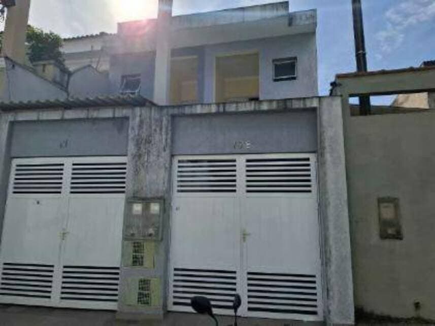 Casa em leilão em Guarujá - SP — Casa à venda em leilão
