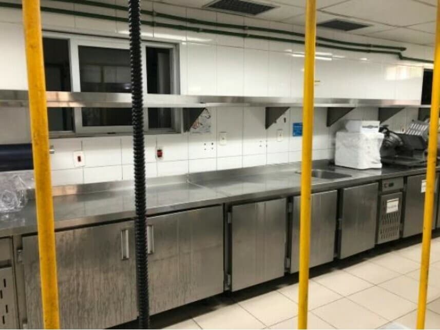 Foto 3 de 11: Comercial em leilão em Santana De Parnaíba - SP — Prédio Comercial à venda