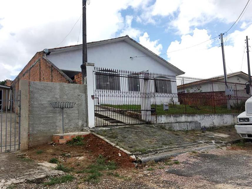Casa em leilão em Ponta Grossa - PR — Casa à venda em leilão