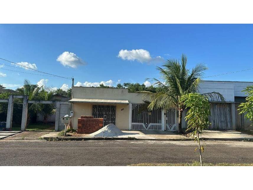 Casa em leilão em Santana - AP — Casa à venda em leilão