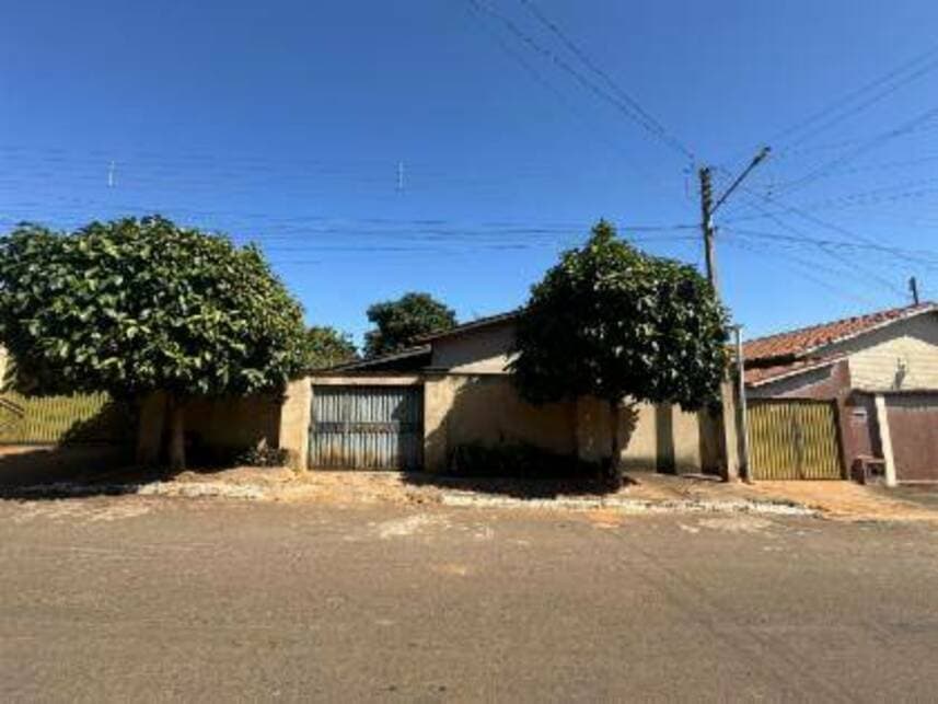 Casa em leilão em Palmeiras De Goiás - GO — Casa à venda em leilão