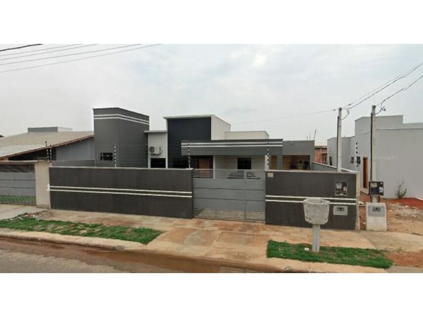 Casa em leilão em Sinop - MT — Casa à venda em leilão