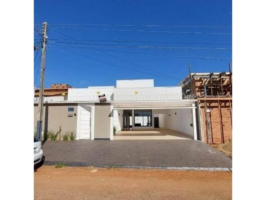 Casa em leilão em Trindade - GO — Casa à venda em leilão