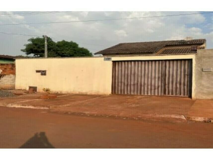 Casa em leilão em Palmeiras De Goiás - GO — Casa à venda em leilão