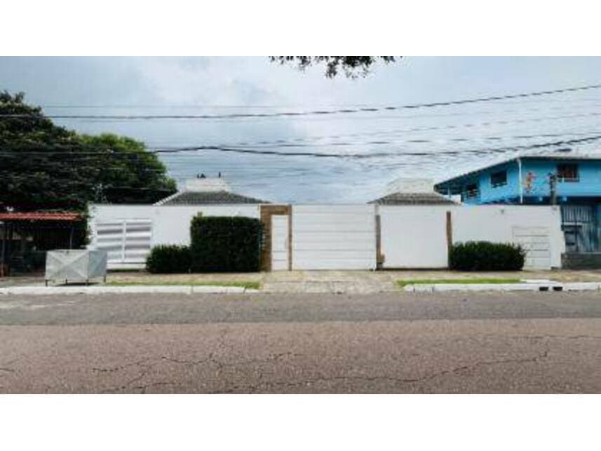 Casa em leilão em Canoas - RS — Casa à venda em leilão