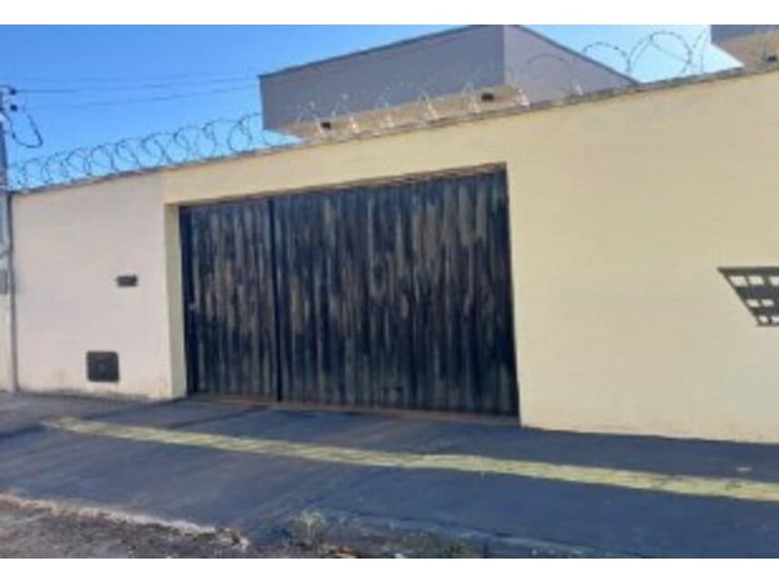 Casa em leilão em Goianira - GO — Casa à venda em leilão