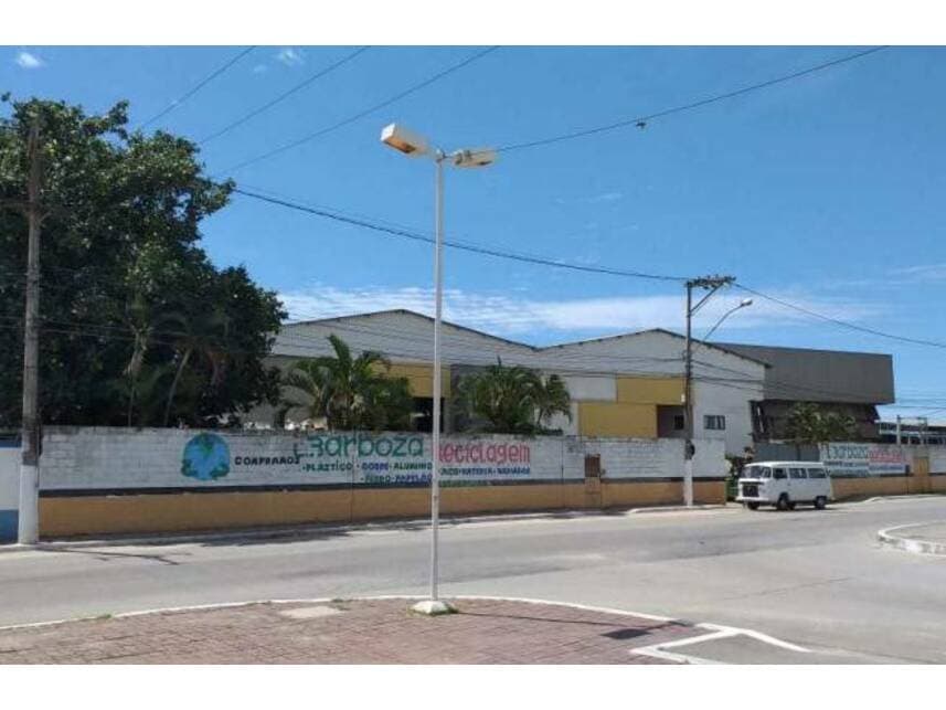 Comercial em leilão em Macaé - RJ — Galpão à venda em leilão