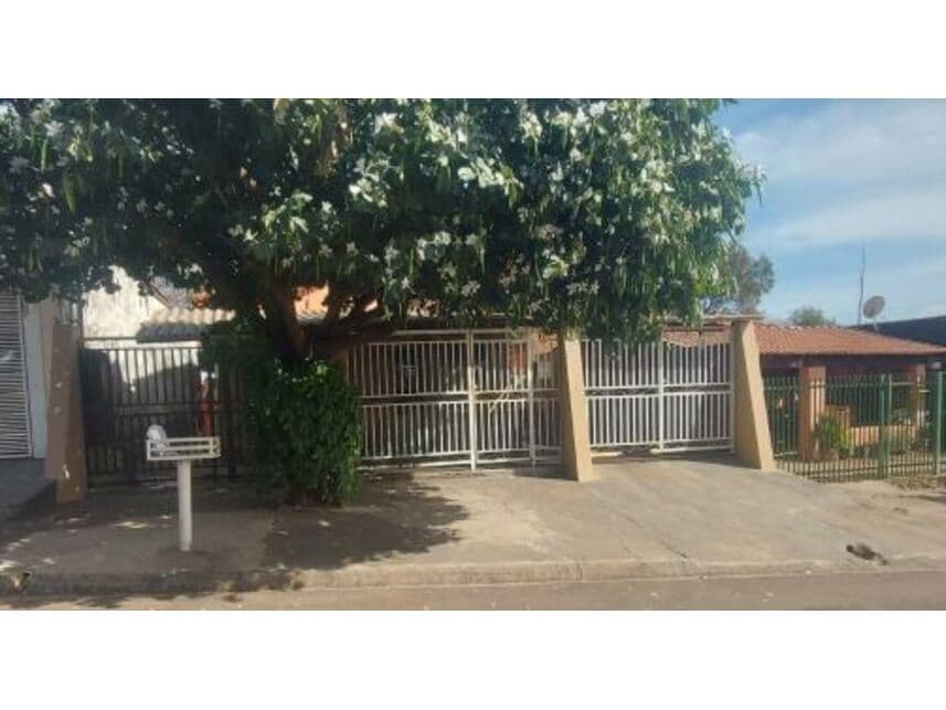 Casa em leilão em Novo Horizonte - SP — Casa à venda em leilão