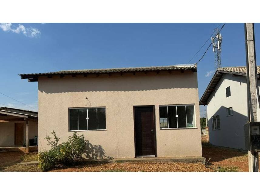 Casa em leilão em Sinop - MT — Casa à venda em leilão