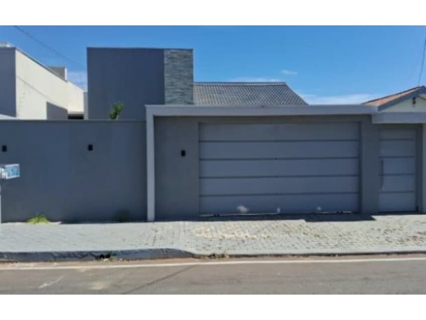 Casa em leilão em Colíder - MT — Casa à venda em leilão