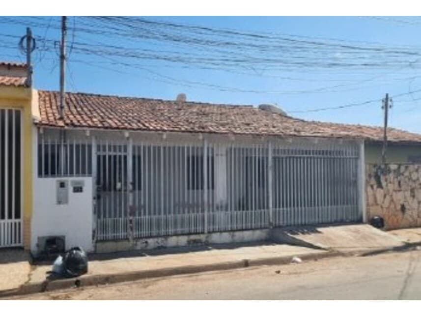 Casa em leilão em Cuiabá - MT — Casa à venda em leilão