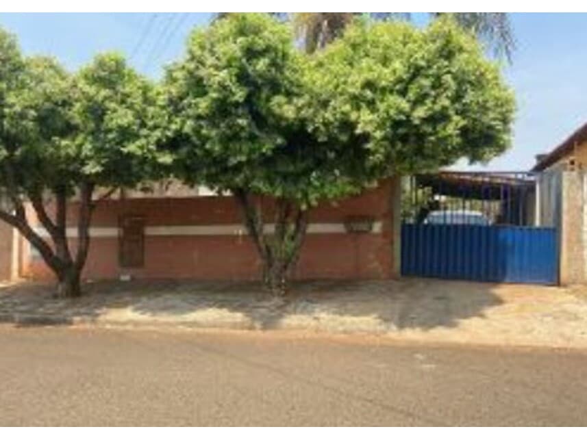 Casa em leilão em Ituiutaba - MG — Casa à venda em leilão
