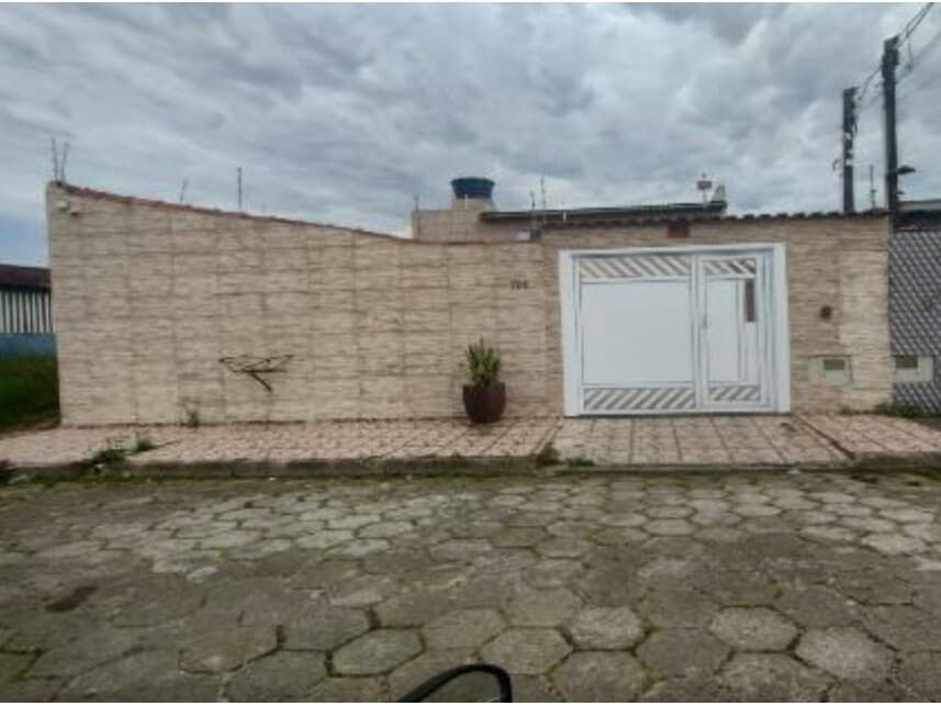 Casa em leilão em Itanhaém - SP — Casa à venda em leilão