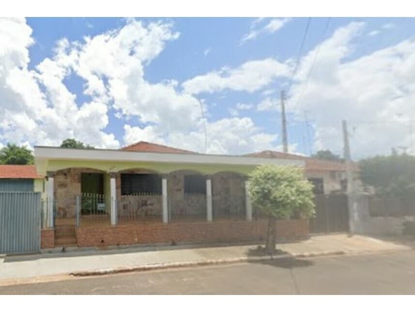 Casa em leilão em Santa Ernestina - SP — Casa à venda em leilão