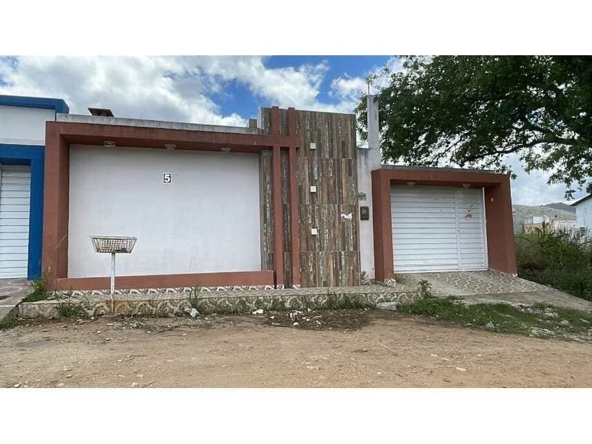 Casa em leilão em Gravatá - PE — Casa à venda em leilão
