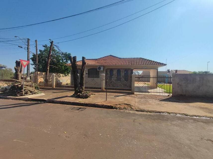 Casa em leilão em Ângulo - PR — Casa à venda em leilão
