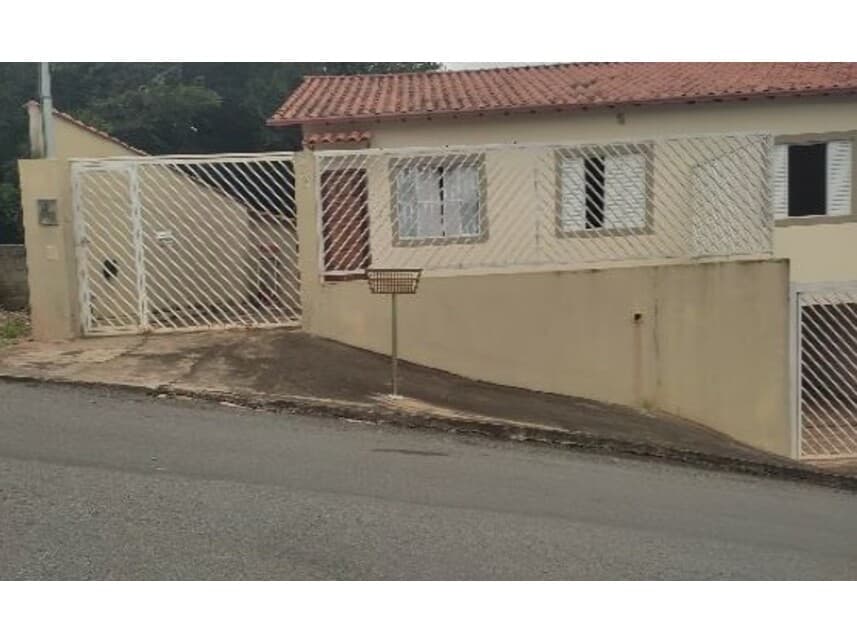 Casa em leilão em Lavras - MG — Casa à venda em leilão