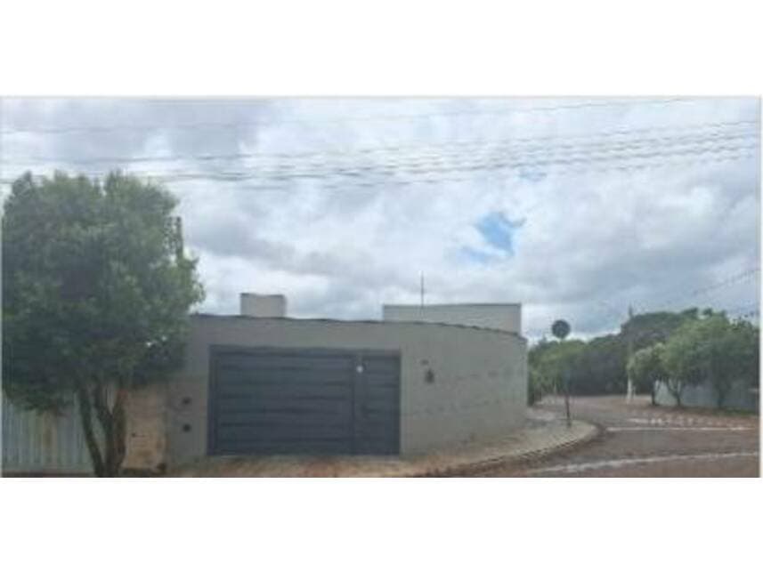Casa em leilão em Serrana - SP — Casa à venda em leilão