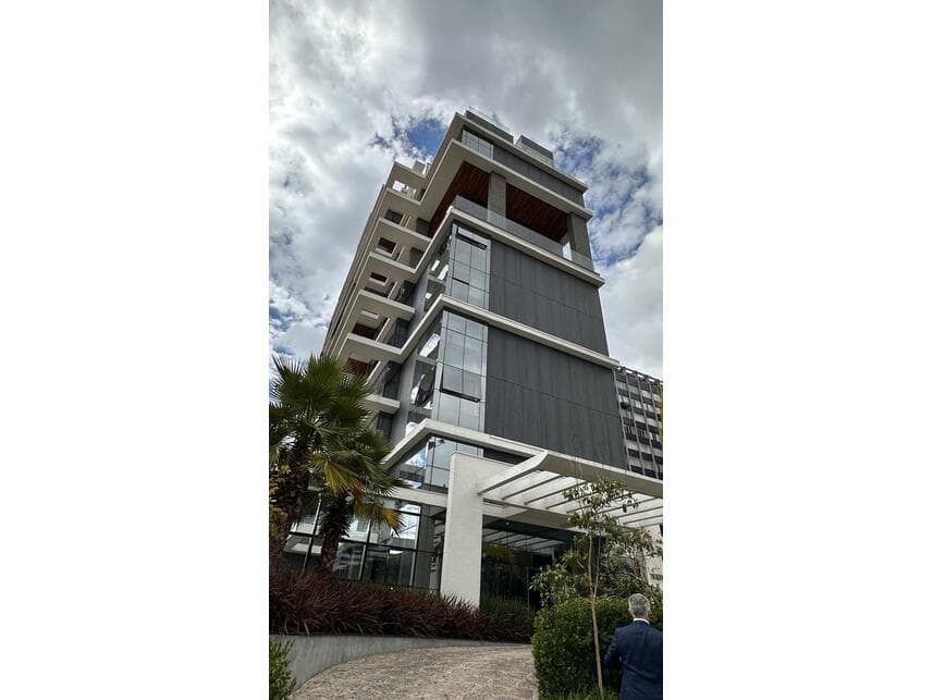 Foto 1 de 14: Apartamento em leilão em Curitiba - PR — Apartamento à venda