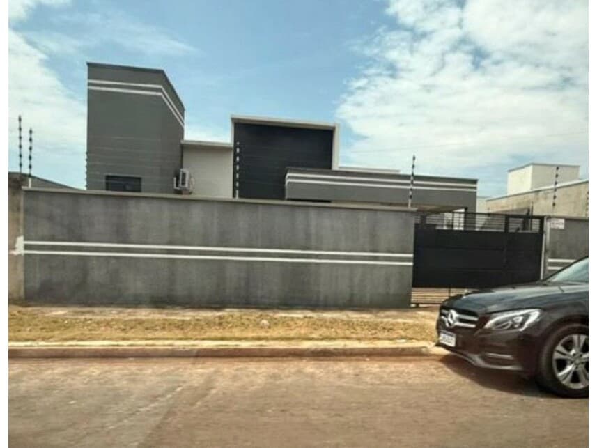 Casa em leilão em Sinop - MT — Casa à venda em leilão