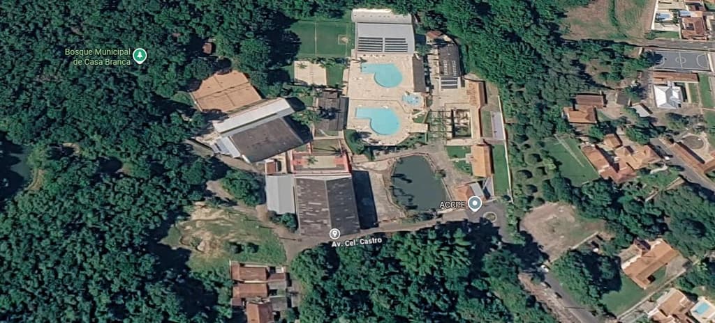 Foto 2 de 4: Terreno em leilão em Casa Branca - SP, bairro Vila Franceschett — Ginásio Coberto, A.T. 1601m², A.C. 1200m², quadra, vestiários