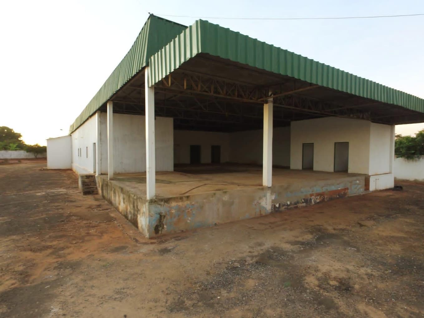 Foto 2 de 9: Comercial em leilão em Ouroeste - SP — Imóvel Industrial, terreno de 4.000m², Desocupado, em Ouroeste/SP
