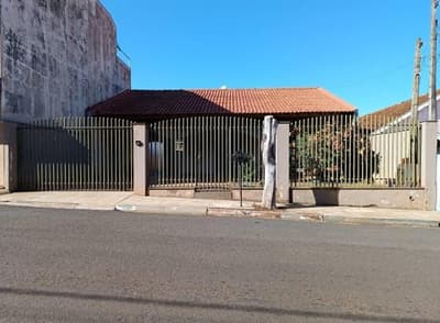 Terreno em leilão em Sertanópolis - PR — Lote de Terras contendo uma residência om aproximadamente 230m², SERTANÓPOLIS/PR