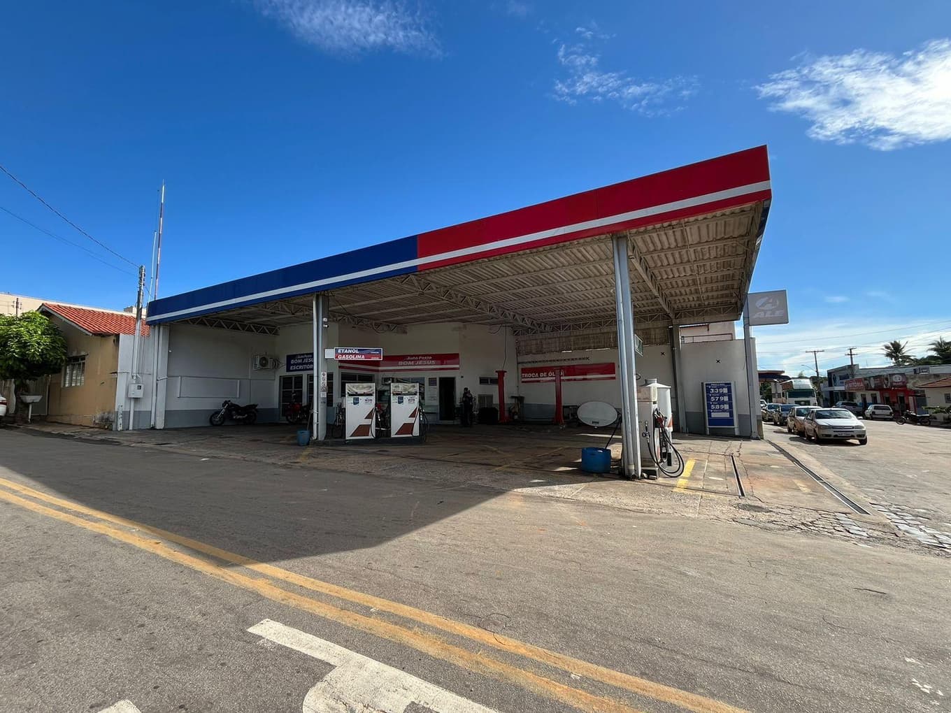 Foto 1 de 12: Casa em leilão em Jandaia - GO — Posto de gasolina com área de 399,80m², Centro, Jandaia/GO