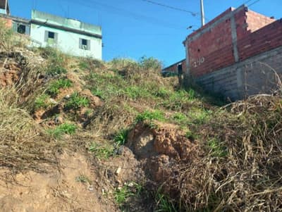Terreno em leilão em Carangola - MG, bairro Eldorado — IMÓVEL URBANO COM ÁREA TOTAL DE 156,65m²- Em CARANGOLA/MG