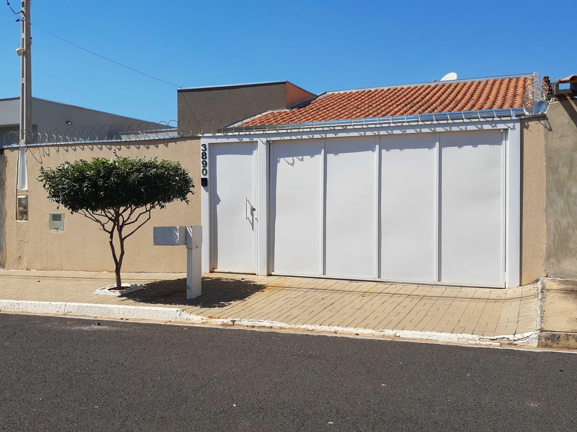 Casa em leilão em Mirassol - SP — Casa, A.T. 200m², Regissol II (Direitos)