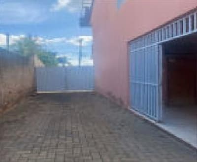Foto 3 de 3: Casa em leilão em Trindade - GO — Casa 337m², Ocupada, em Trindade/GO