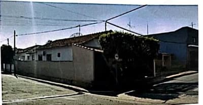 Foto 1 de 4: Terreno em leilão em Urupês - SP, bairro Centro — (21,5m²) Remanescente do Imóvel Residencial, A.T. 255m², A.C. 122m², 2 casas, Centro