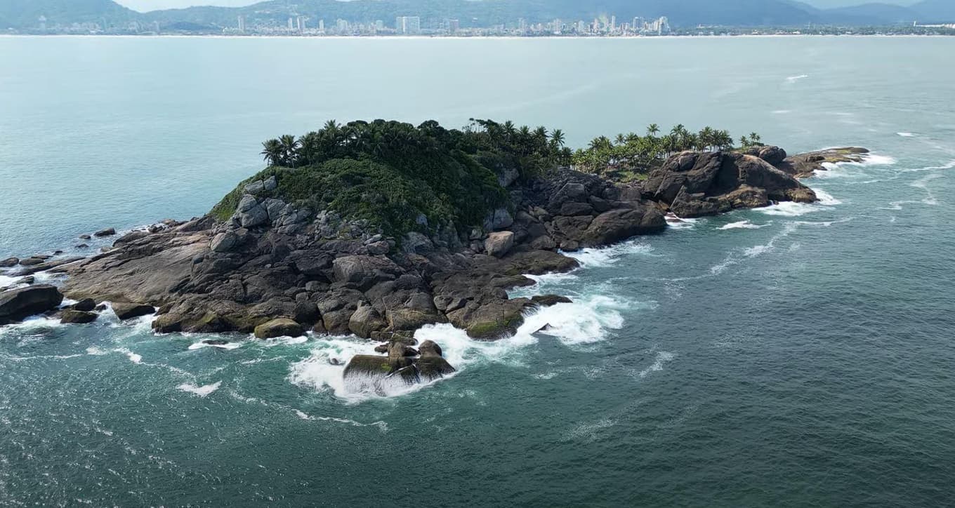 Foto 1 de 11: Imóvel em leilão em Guarujá - SP — Ilha com 45.000m² Desocupada no Litoral do Guarujá/SP