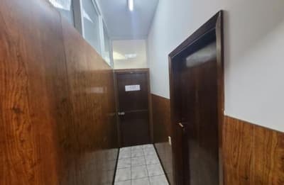 Foto 15 de 37: Comercial em leilão em Catanduva - SP — Imóvel Comercial, A.T. 572m², A.C. 341m², 9 salas, 2 recepções, 5 halls, garagem, Centro