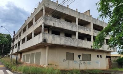 Foto 1 de 10: Comercial em leilão em Campo Mourão - PR — Prédio Inacabado com área de 2.220m², área total de 983,80m² - Campo Mourão/PR