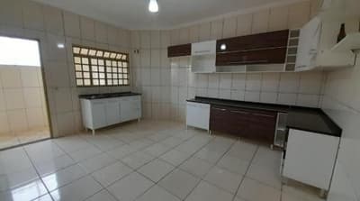 Foto 10 de 13: Casa em leilão em Cajuru - SP, bairro Centro — IMÓVEL URBANO COM ÁREA TOTAL DE 186,00 m2- Em CAJURU/SP