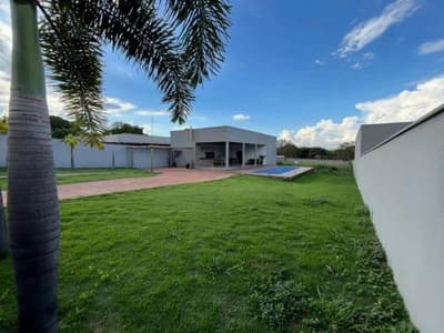 Casa em leilão em Bela Vista De Goiás - GO, bairro Parque Las Vegas — IMÓVEL RESIDENCIAL COM ÁREA TOTAL DE 1.500 M2 EM BELA VISTA DE GOIÁS-GO